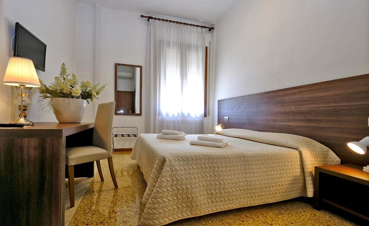 Locanda Al Santuario Peschiera del Garda Buitenkant foto