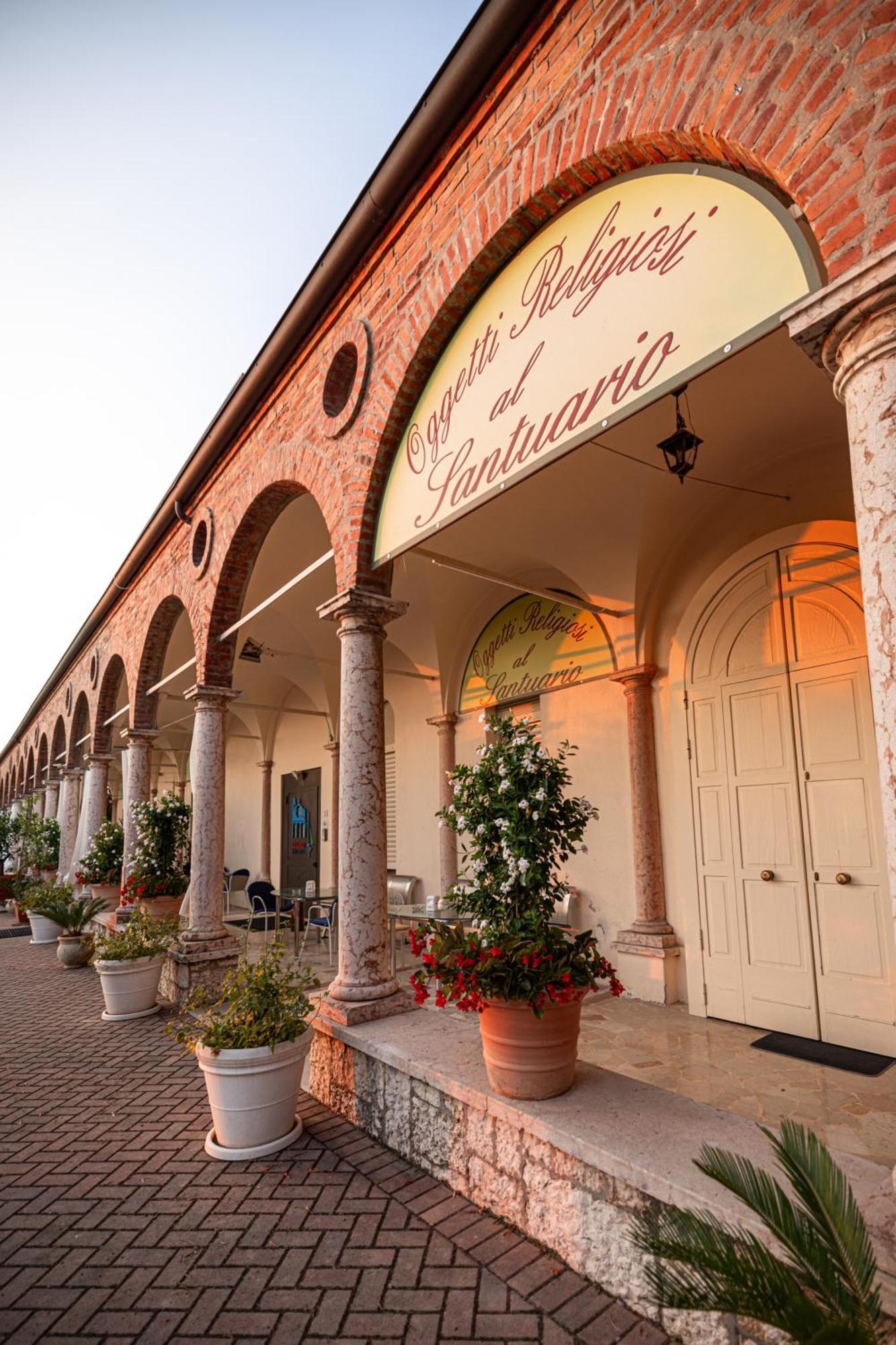 Locanda Al Santuario Peschiera del Garda Buitenkant foto